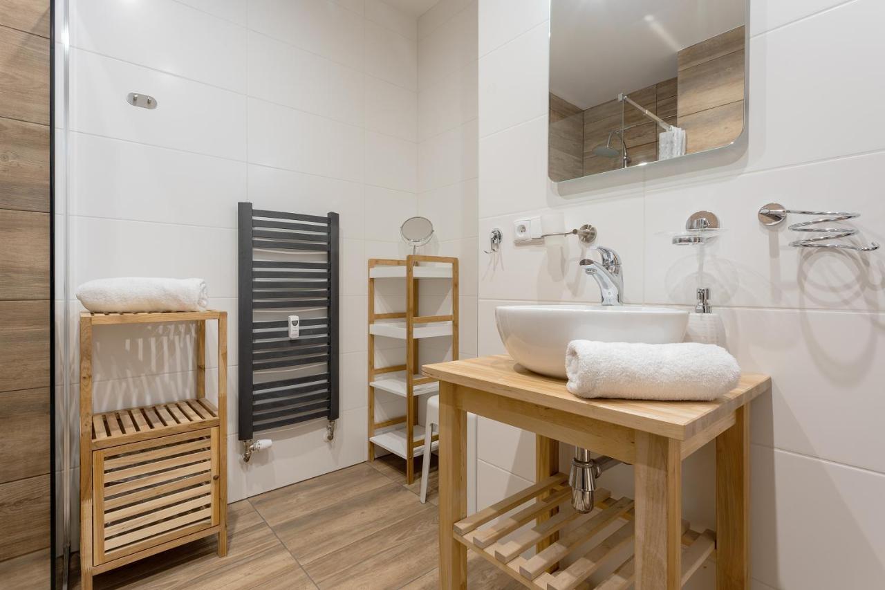 Apartmany Vlevo&Dole โรกีนีซ นัด ยีเซอโร ภายนอก รูปภาพ
