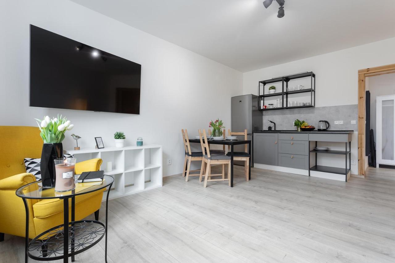 Apartmany Vlevo&Dole โรกีนีซ นัด ยีเซอโร ภายนอก รูปภาพ