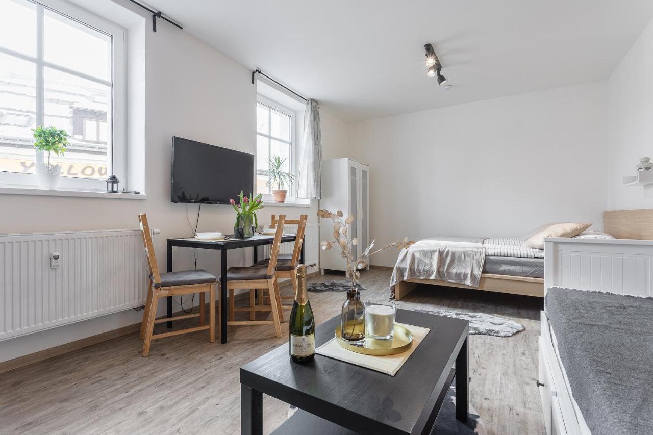 Apartmany Vlevo&Dole โรกีนีซ นัด ยีเซอโร ภายนอก รูปภาพ