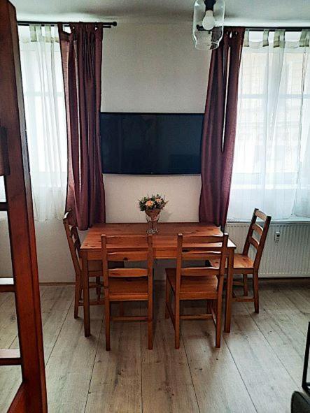 Apartmany Vlevo&Dole โรกีนีซ นัด ยีเซอโร ภายนอก รูปภาพ
