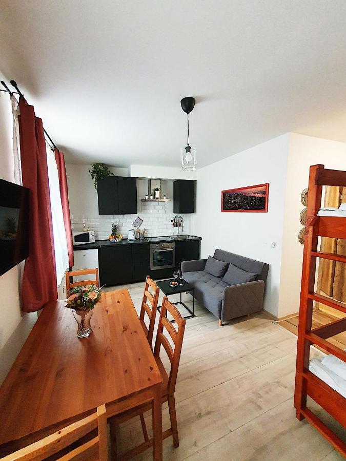 Apartmany Vlevo&Dole โรกีนีซ นัด ยีเซอโร ภายนอก รูปภาพ